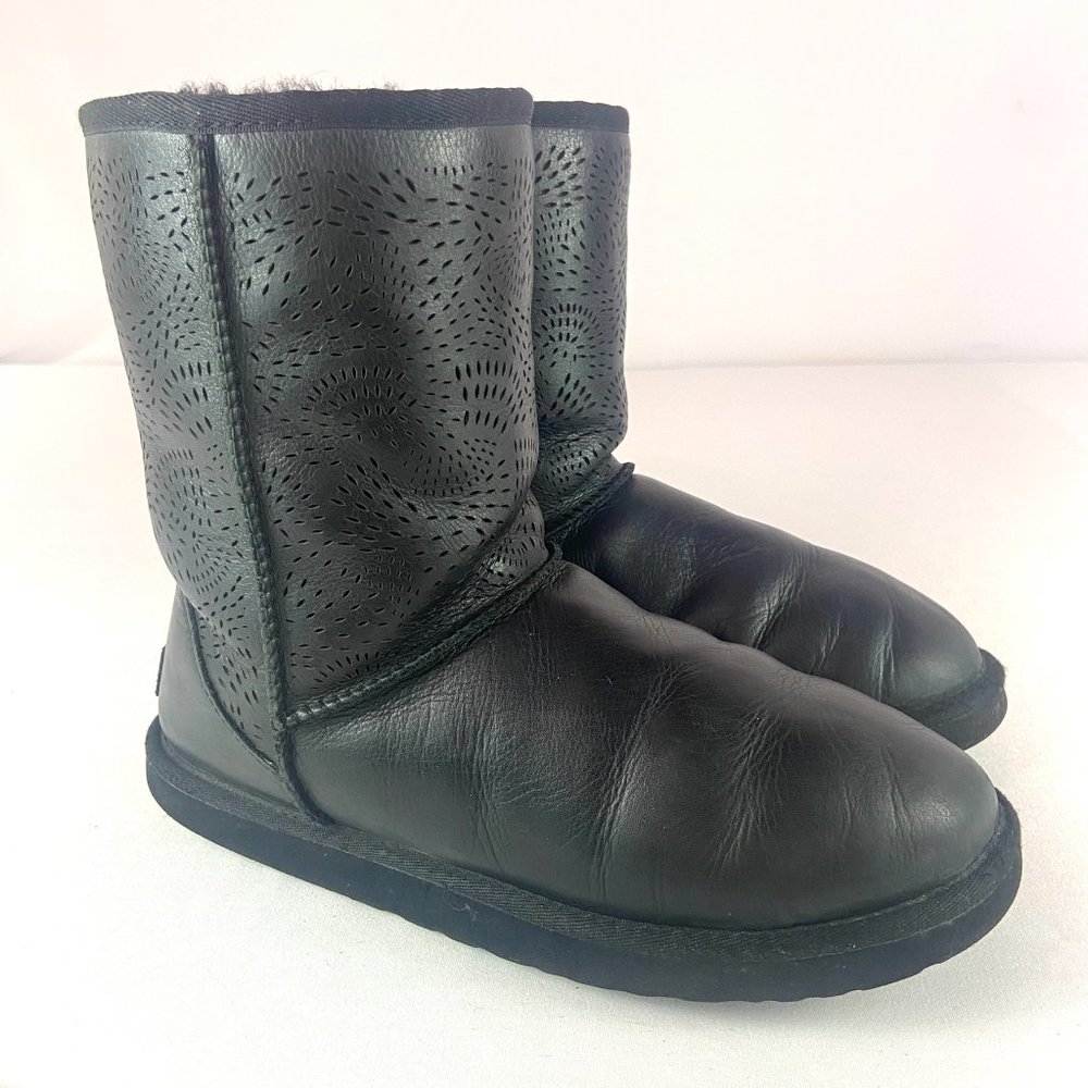 UGG Australia Black Leather Triana Seaweed Perf Sheepskin Boots 1006497 Size 9